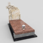 Einzelgrabstein mit geschnitztem Ornament, das eine Weinrebe und ein Kreuz darstellt CK 62 Foto 36