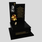 Urnengrab aus Granit mit Muttergottes-Gravur U 93 Foto 38