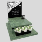 Kindergrabstein mit Skulptur von Händen und Herz D 67 Foto 37