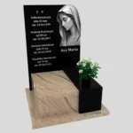 Urnengrabmal mit Gravur der Muttergottes U 110 Foto 37