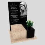 Urnengrabmal mit Gravur der Muttergottes U 110 Foto 38