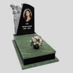 Einzelner Grabstein mit Rosenschnitzerei mit Foto CK 179 Foto 37