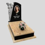 Einzelner Grabstein mit Rosenschnitzerei mit Foto CK 179 Foto 39